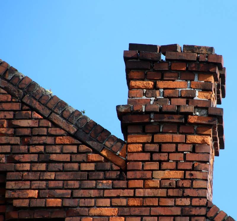 Signs Your La Mirada Home Needs a Chimney Inspection Damaged chimney on an La Mirada home showing cracks and missing mortar